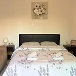 1 Bedroom Flat Near Finikoudes Apartamento