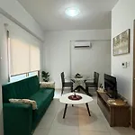1 Bedroom Flat Near Finikoudes Apartamento